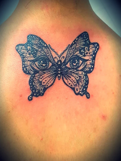 tatuaggio-farfalla-stilizzata